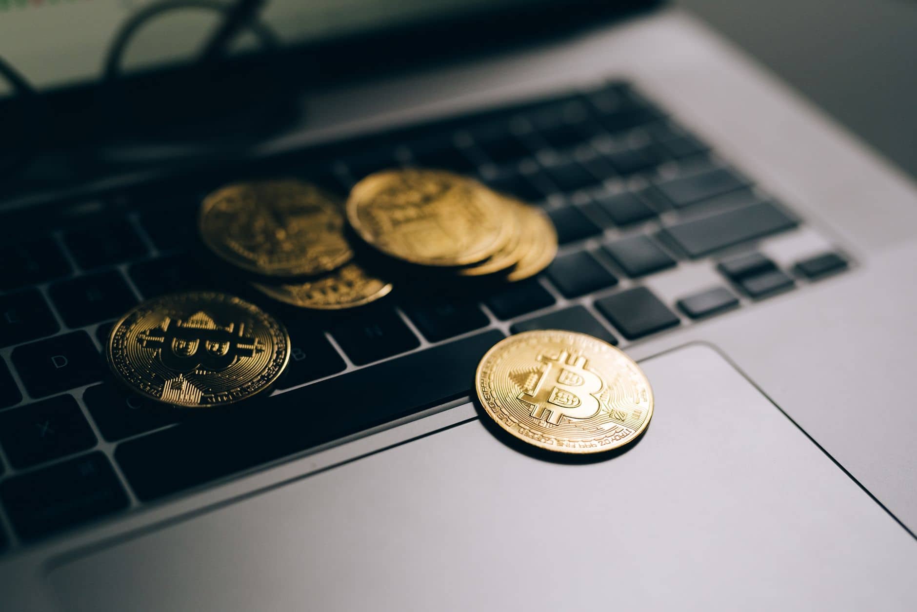 Deutsche Bank Opens Its Vaults to Crypto Assets: What This Changes for High-Net-Worth Individuals